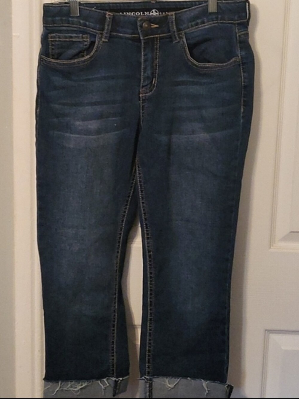 *Lincoln Outfitters Cropped Jeans